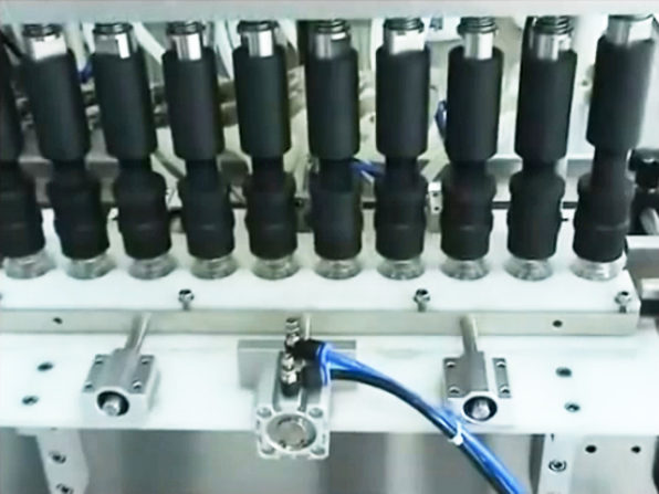Пневматска машина за полнење со вакуум од 10 глави за сите видови течна линеарна автоматска пополнувачка опрема2