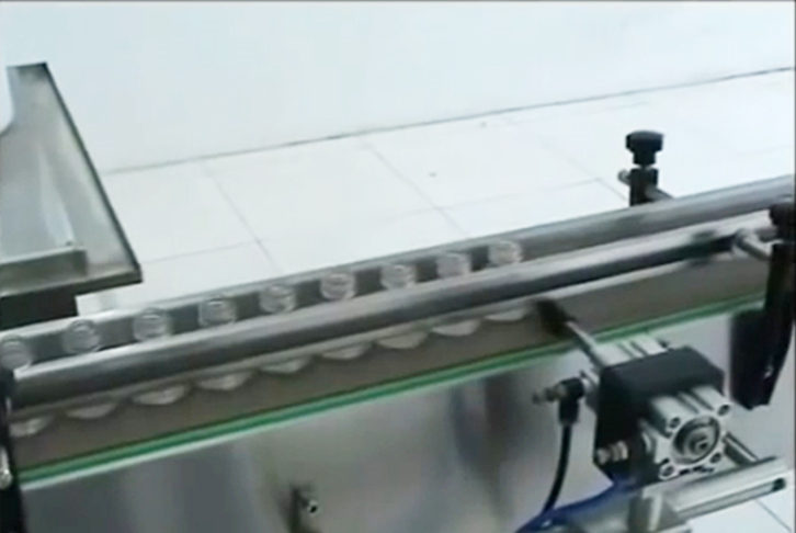 Пневматска машина за полнење со вакуум од 10 глави за сите видови течна линеарна автоматска филер опрема 3