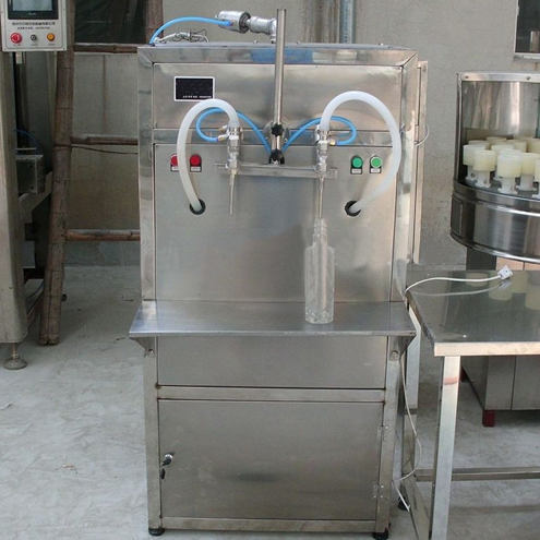 2 глави полуавтоматски течни машини за полнење маслиново ѓубриво со вино 0,5L-5L2