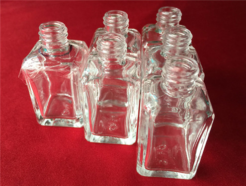 Автоматско мали козметички шишиња што пополнуваат линија за обележување на капакот