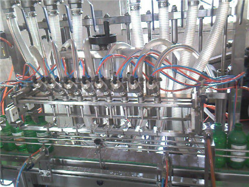 Автоматска опрема за полнење лики со машина за линеарно полнење 10 глави Abfuellmaschine fuer Fluessigkeit
