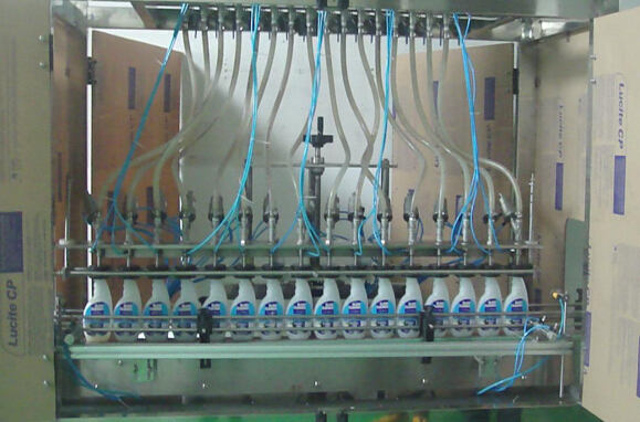 Линеарни стаклени шишиња со пена од стакло, автоматска опрема за полнење тегли со машина за полнење со течности5