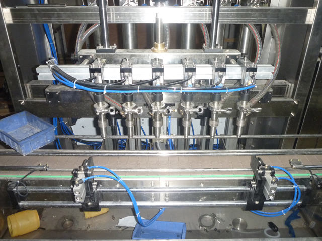 Линеарни шишиња со течно стакло од шише, кои се прелеваат со автоматска опрема за полнење тегли, за полнење со машини6